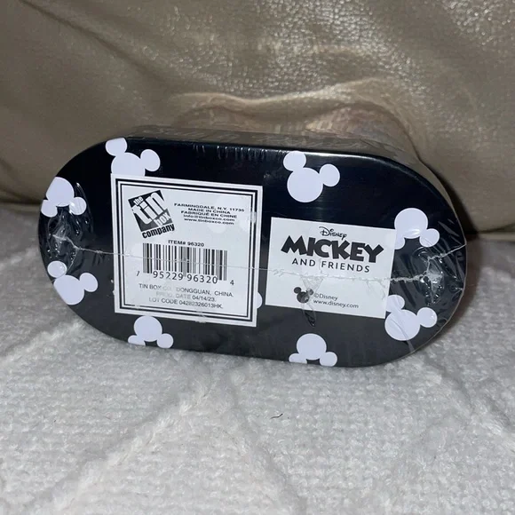 NIB Mickey & Minnie Salt & Pepper Shakers - Picture 4 of 4